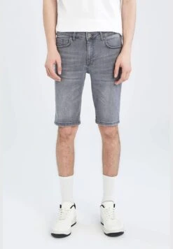 DeFacto Skinny Fit Distressed Jean Short