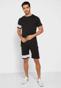 Striped Detailed Set