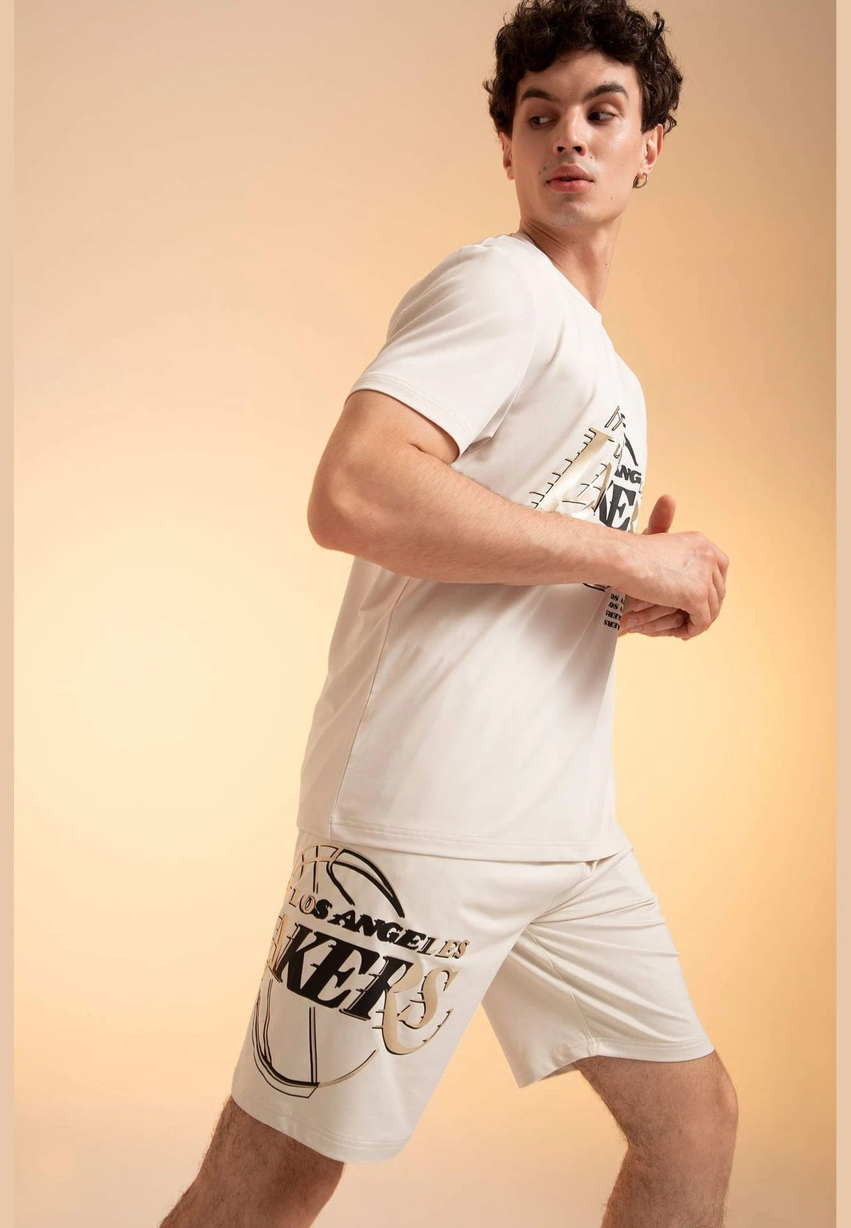 DeFacto Man NBA Los Angeles Lakers Licenced Knitted Knitted Short 3 DeFacto Man NBA Los Angeles Lakers Licenced Knitted Knitted Short