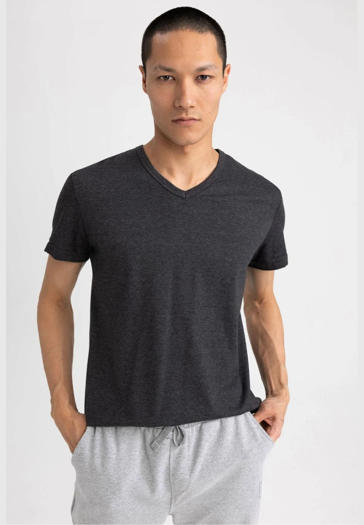 DeFacto Slim Fit V Neck Short Sleeve T-Shirt 3 DeFacto Slim Fit V Neck Short Sleeve T-Shirt