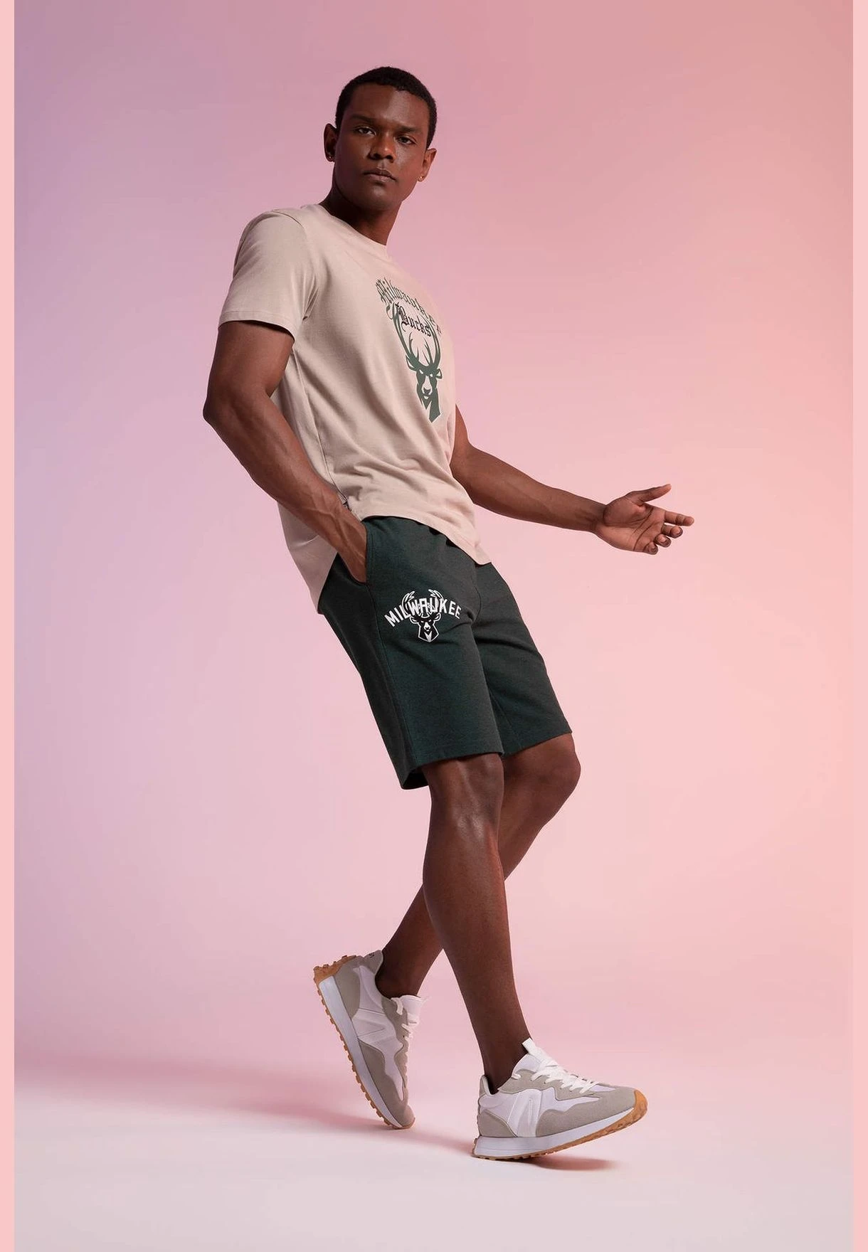 DeFacto Man NBA Milwaukee Bucks Licenced Knitted Short 3 DeFacto Man NBA Milwaukee Bucks Licenced Knitted Short