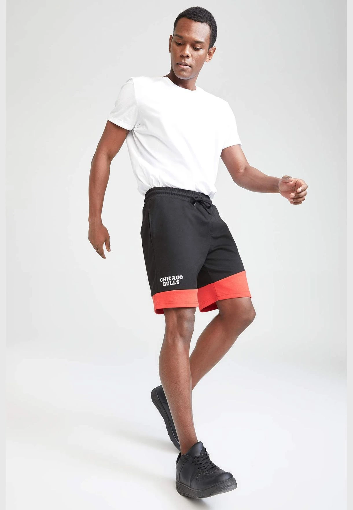 DeFacto Regular Fit NBA Chicago Bulls Printed Sports Short 3 DeFacto Regular Fit NBA Chicago Bulls Printed Sports Short