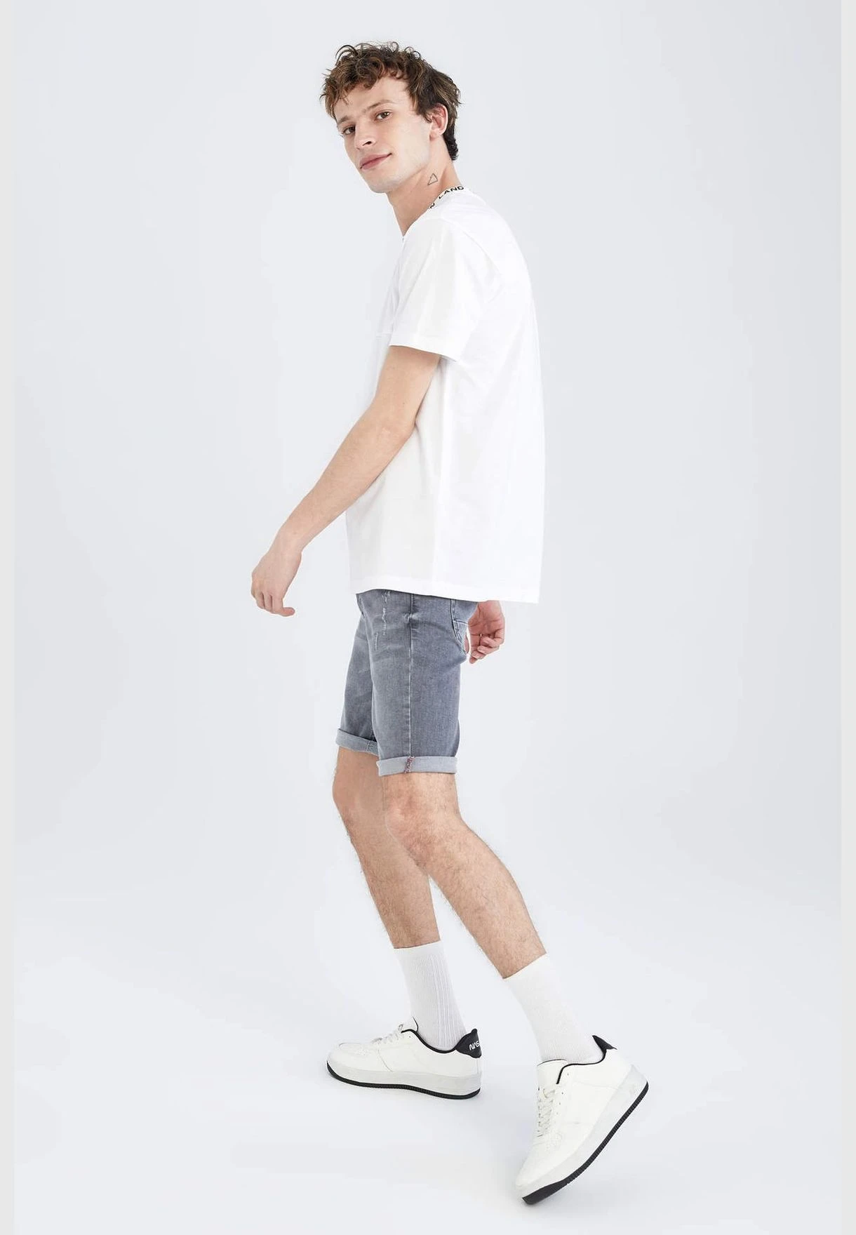 DeFacto Skinny Fit Distressed Jean Short 4 DeFacto Skinny Fit Distressed Jean Short - Image 2