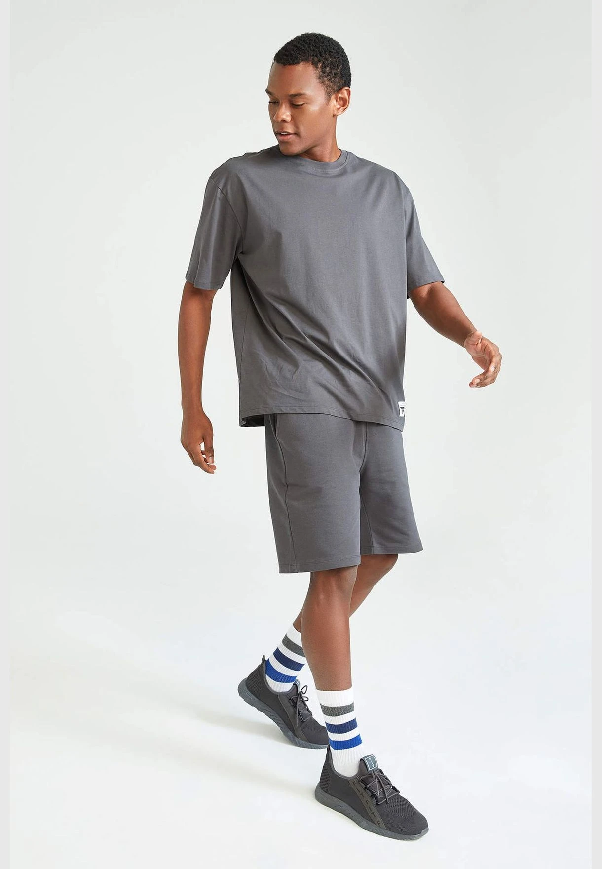 DeFacto Slim Fit Printed Short 4 DeFacto Slim Fit Printed Short - Image 2