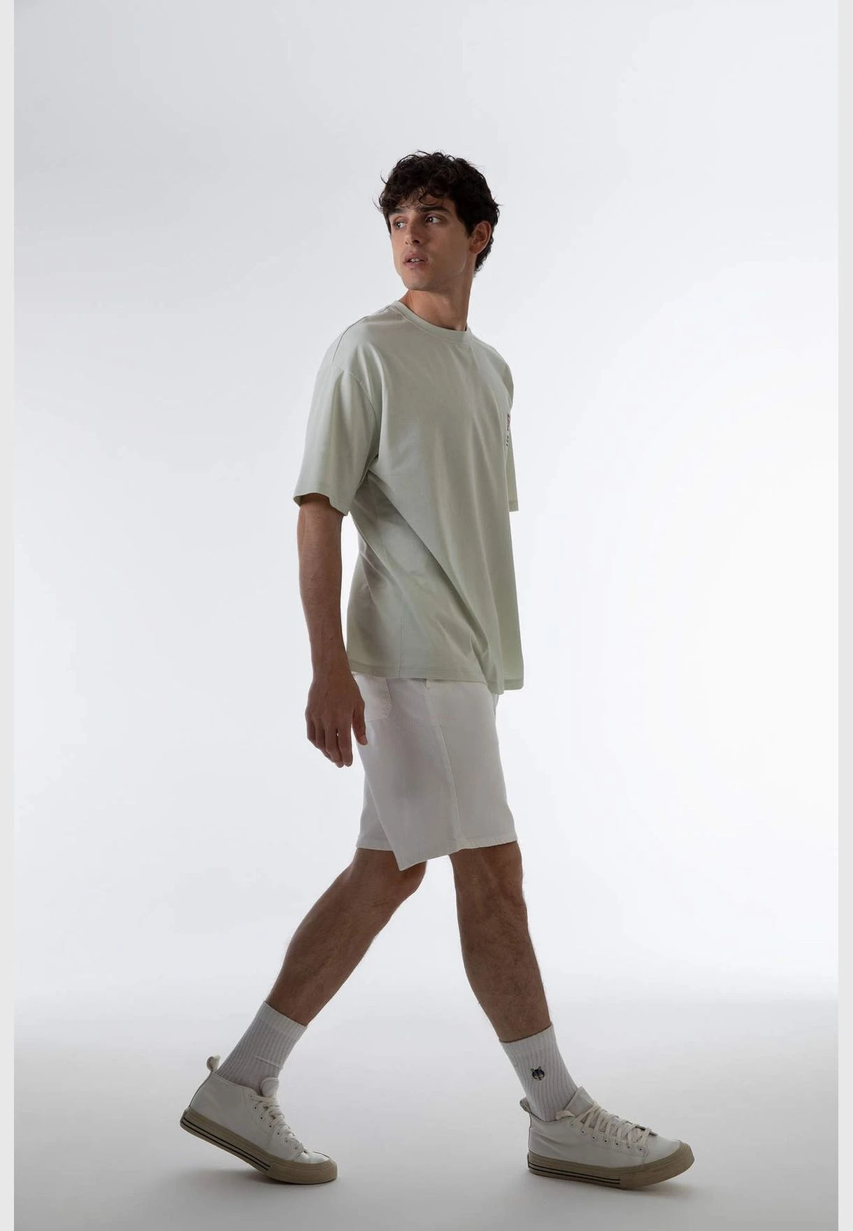 DeFacto Relax Fit Side Pockets Short 4 DeFacto Relax Fit Side Pockets Short - Image 2