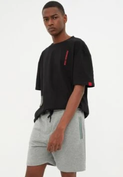 Trendyol Stripe Detail Pocket Shorts -Sport Apparel Shop 2 zoom desktop 295