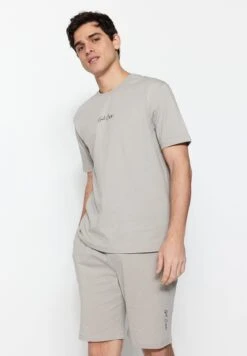 Trendyol Essential Crew Neck T-Shirt Pajamas Set -Sport Apparel Shop 2 zoom desktop 803