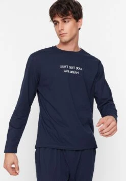 Trendyol Printed Pyjama Set -Sport Apparel Shop 2 zoom desktop 820