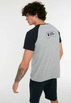 Trendyol Colour Block T-Shirt Pajamas Set -Sport Apparel Shop 2 zoom desktop 831