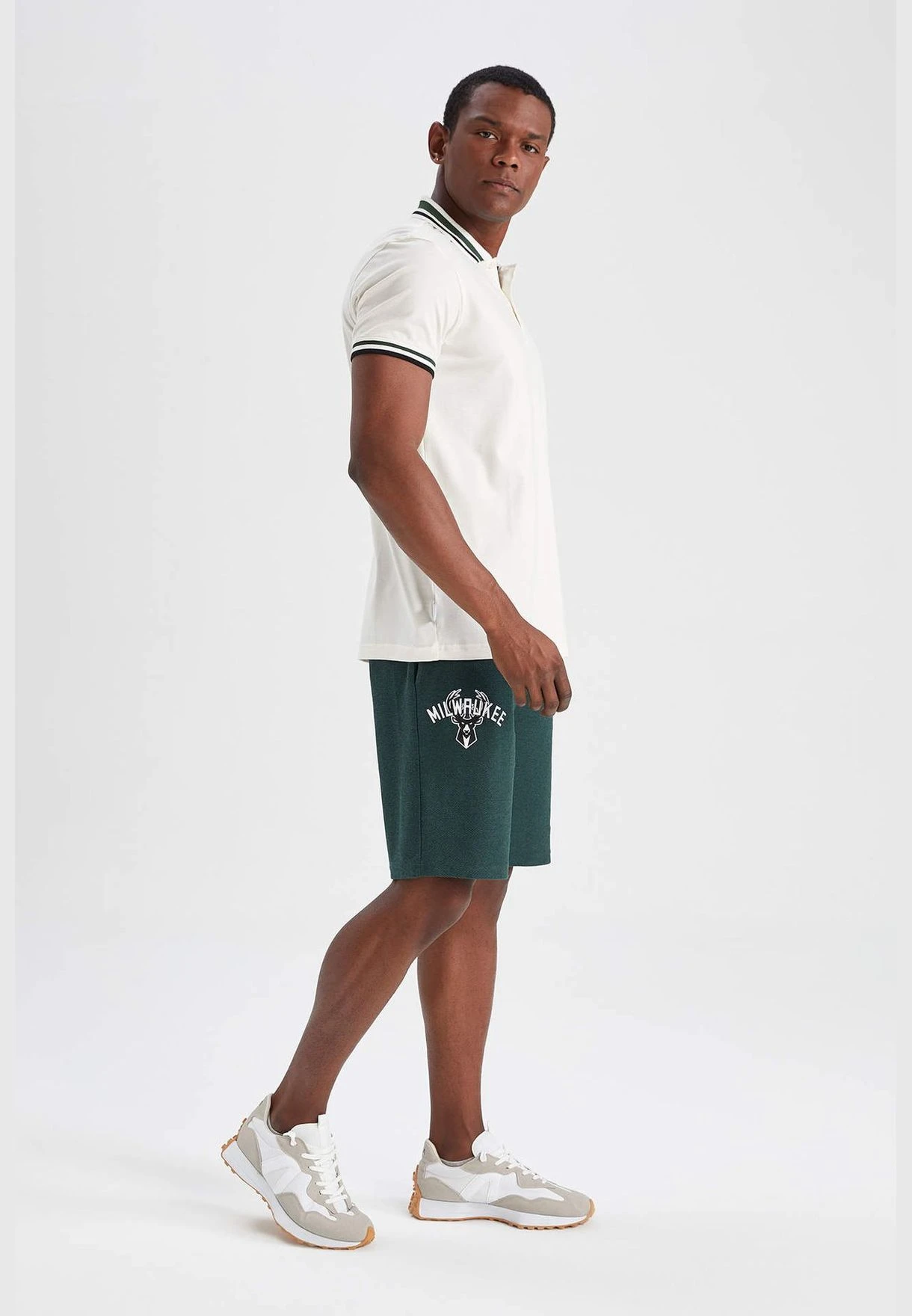 DeFacto Man NBA Milwaukee Bucks Licenced Knitted Short 4 DeFacto Man NBA Milwaukee Bucks Licenced Knitted Short - Image 2
