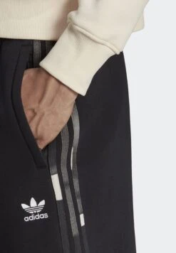 Adidas Originals 3 Stripe Camo Graphic Shorts -Sport Apparel Shop 3 zoom desktop 206