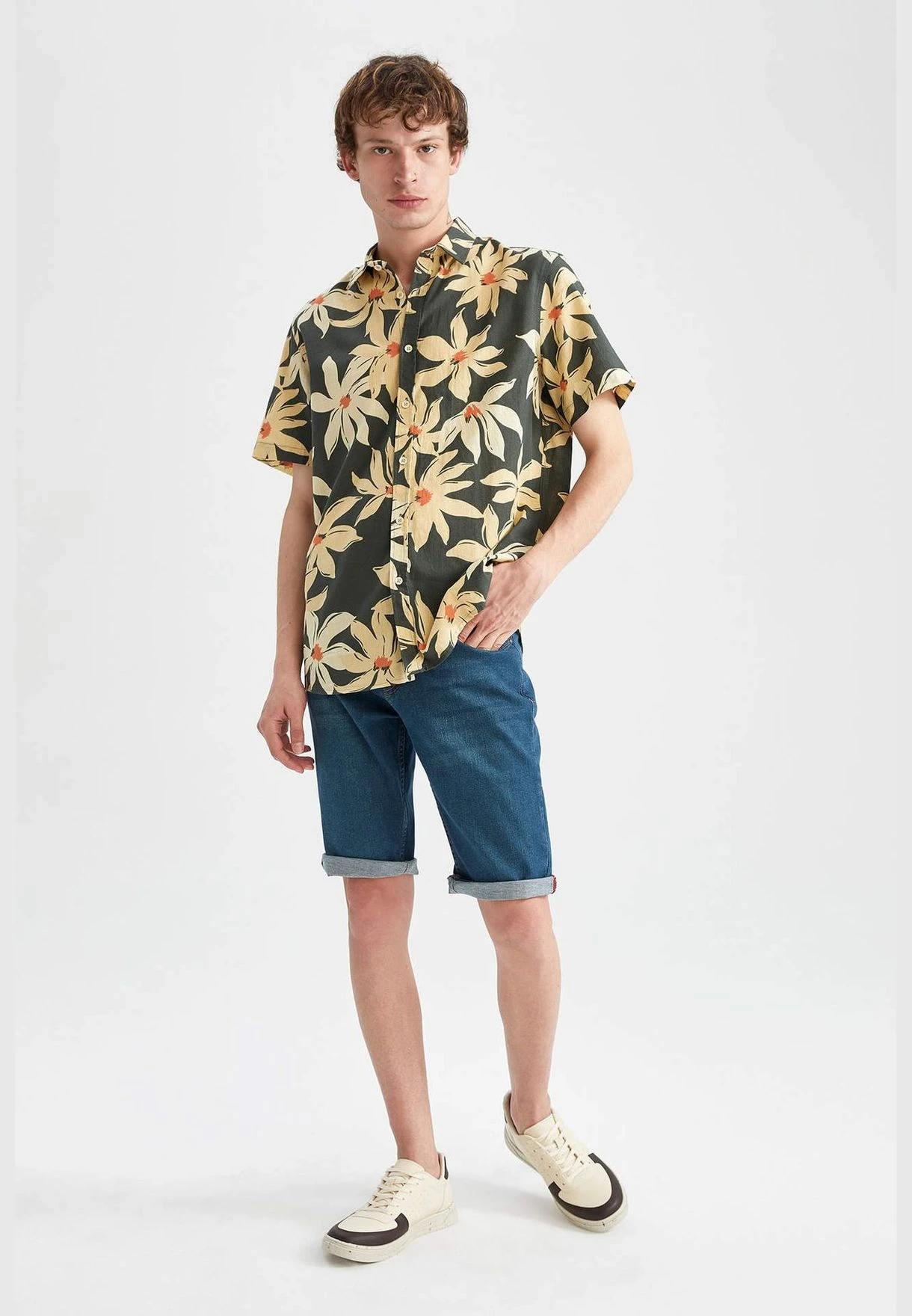 DeFacto Regular Fit Midi Jean Bermuda Shorts 5 DeFacto Regular Fit Midi Jean Bermuda Shorts - Image 3