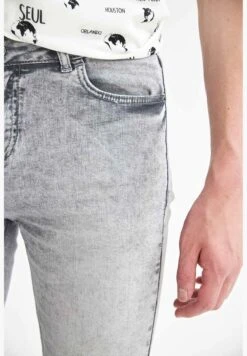 DeFacto Skinny Fit Denin Bermuda Shorts -Sport Apparel Shop 3 zoom desktop 285