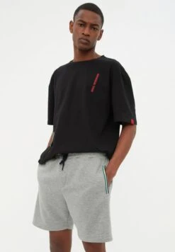 Trendyol Stripe Detail Pocket Shorts -Sport Apparel Shop 3 zoom desktop 291