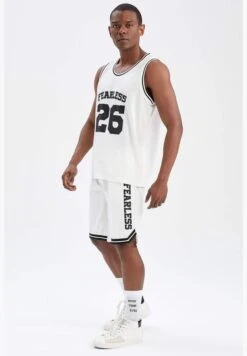 DeFacto Standard Fit Slogan Print Short -Sport Apparel Shop 3 zoom desktop 331