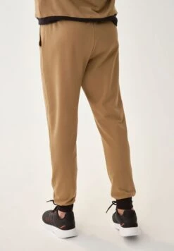 Essential Sweatpants 8 Essential Sweatpants -Sport Apparel Shop 3 zoom desktop 469