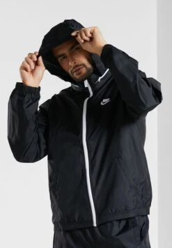 Nike Club Woven Tracksuit -Sport Apparel Shop 3 zoom desktop 470