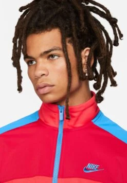 Nike Club Tracksuit -Sport Apparel Shop 3 zoom desktop 493