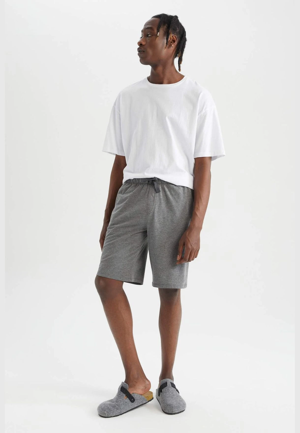 DeFacto Relaxed Fit Shorts 5 DeFacto Relaxed Fit Shorts - Image 3