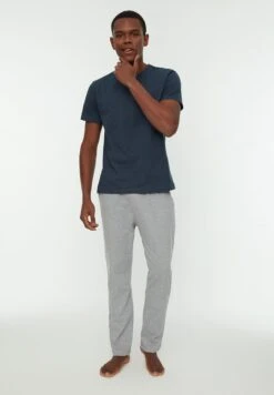 Trendyol Essential Crew Neck T-Shirt Pajamas Set -Sport Apparel Shop 3 zoom desktop 730