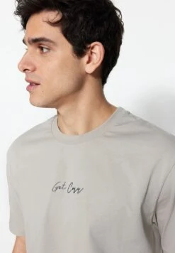 Trendyol Essential Crew Neck T-Shirt Pajamas Set -Sport Apparel Shop 3 zoom desktop 738