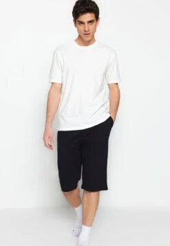 Trendyol Essential Crew Neck T-Shirt And Pyjamas Set -Sport Apparel Shop 3 zoom desktop 744