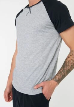 Trendyol Colour Block T-Shirt Pajamas Set -Sport Apparel Shop 3 zoom desktop 766