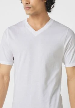 Essential V Neck T-shirt 8 Essential V Neck T-shirt -Sport Apparel Shop 3 zoom desktop 811