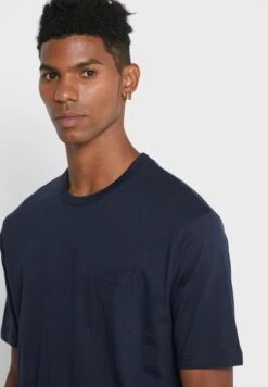 Pocket Crew Neck T-Shirt -Sport Apparel Shop 3 zoom desktop 815