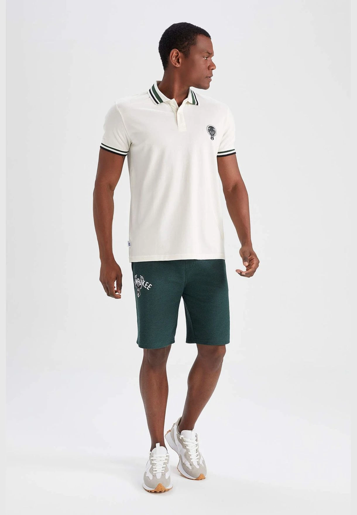 DeFacto Man NBA Milwaukee Bucks Licenced Knitted Short 5 DeFacto Man NBA Milwaukee Bucks Licenced Knitted Short - Image 3