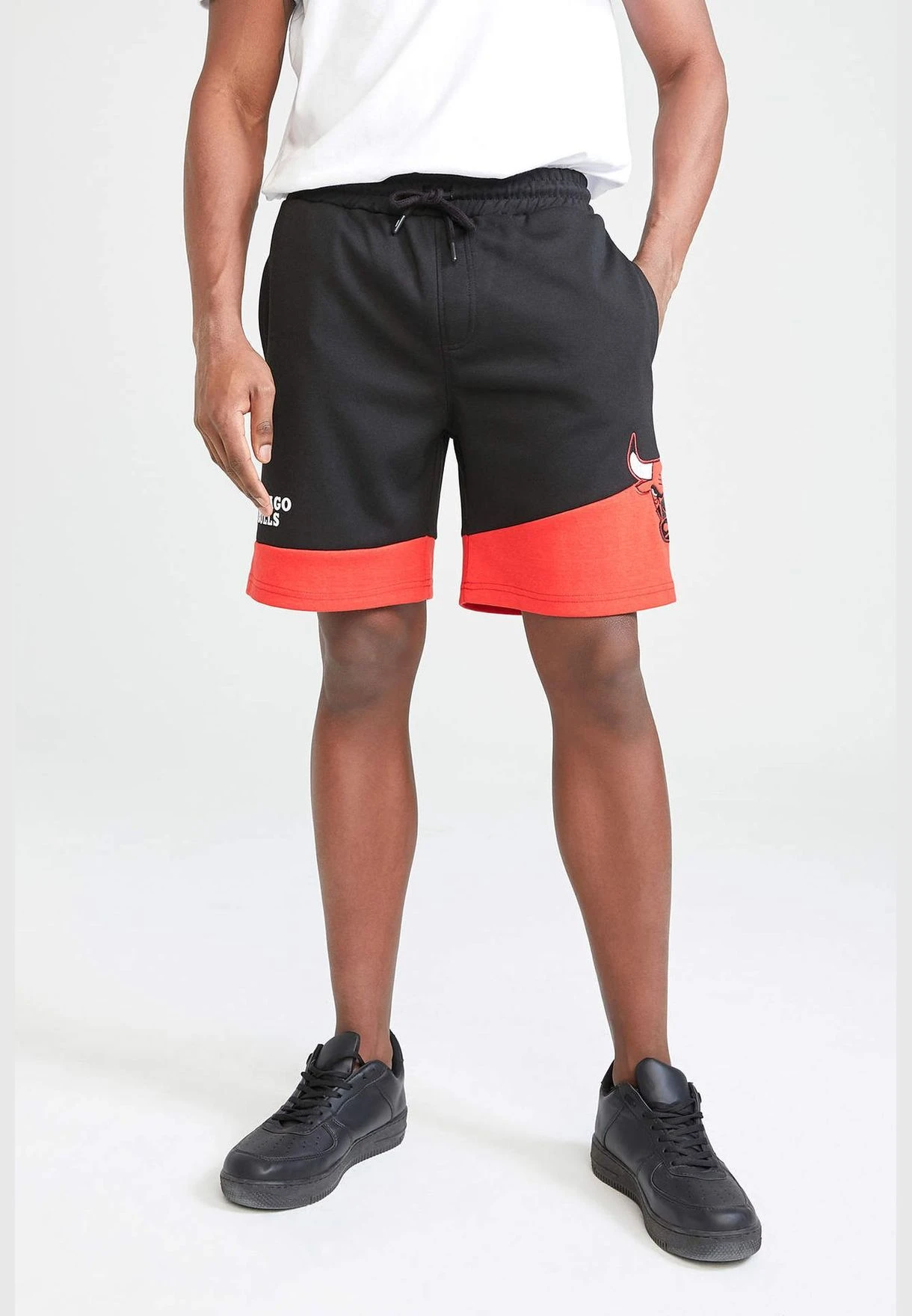 DeFacto Regular Fit NBA Chicago Bulls Printed Sports Short 5 DeFacto Regular Fit NBA Chicago Bulls Printed Sports Short - Image 3