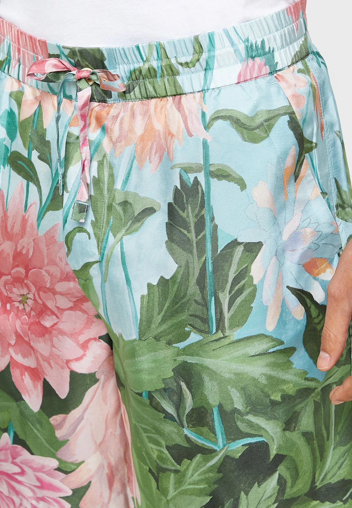 Gant Flower Print Shorts 6 Gant Flower Print Shorts - Image 4