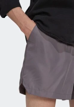 ADIDAS New Tech Logo Shorts -Sport Apparel Shop 4 zoom desktop 106