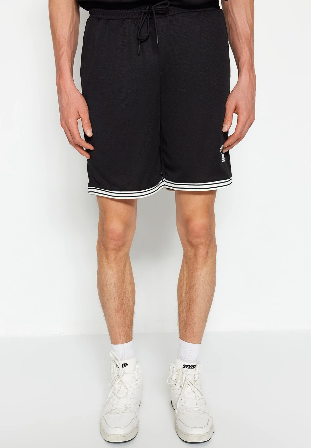 Trendyol Drawstring Shorts 6 Trendyol Drawstring Shorts - Image 4