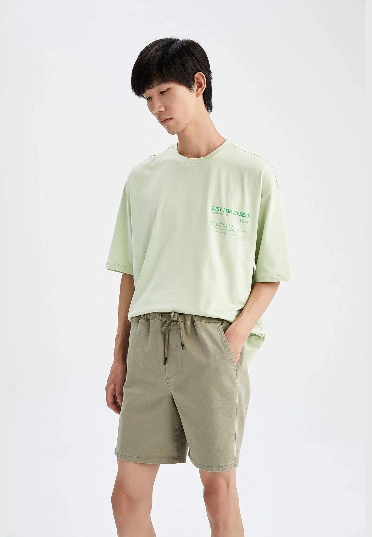 DeFacto Man Regular Fit Woven Bottom Woven Bermuda 6 DeFacto Man Regular Fit Woven Bottom Woven Bermuda - Image 4