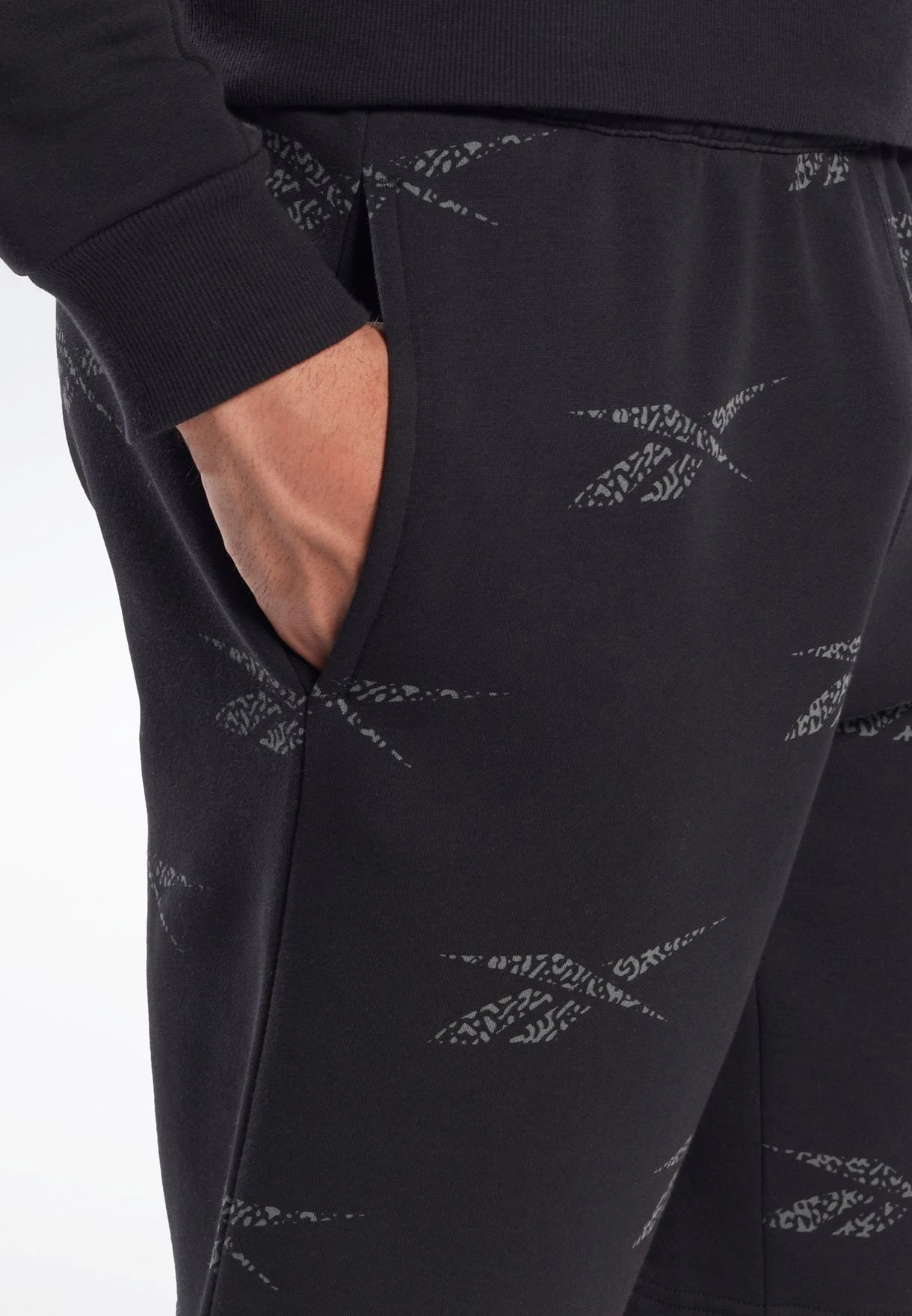 Reebok Logo Aop Shorts 6 Reebok Logo Aop Shorts - Image 4