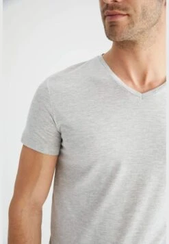 DeFacto Slim Fit V-Neck Short Sleeve T-Shirt -Sport Apparel Shop 4 zoom desktop 635