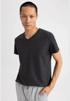 DeFacto Slim Fit V Neck Short Sleeve T-Shirt 14 DeFacto Slim Fit V Neck Short Sleeve T-Shirt -Sport Apparel Shop 4 zoom desktop 647