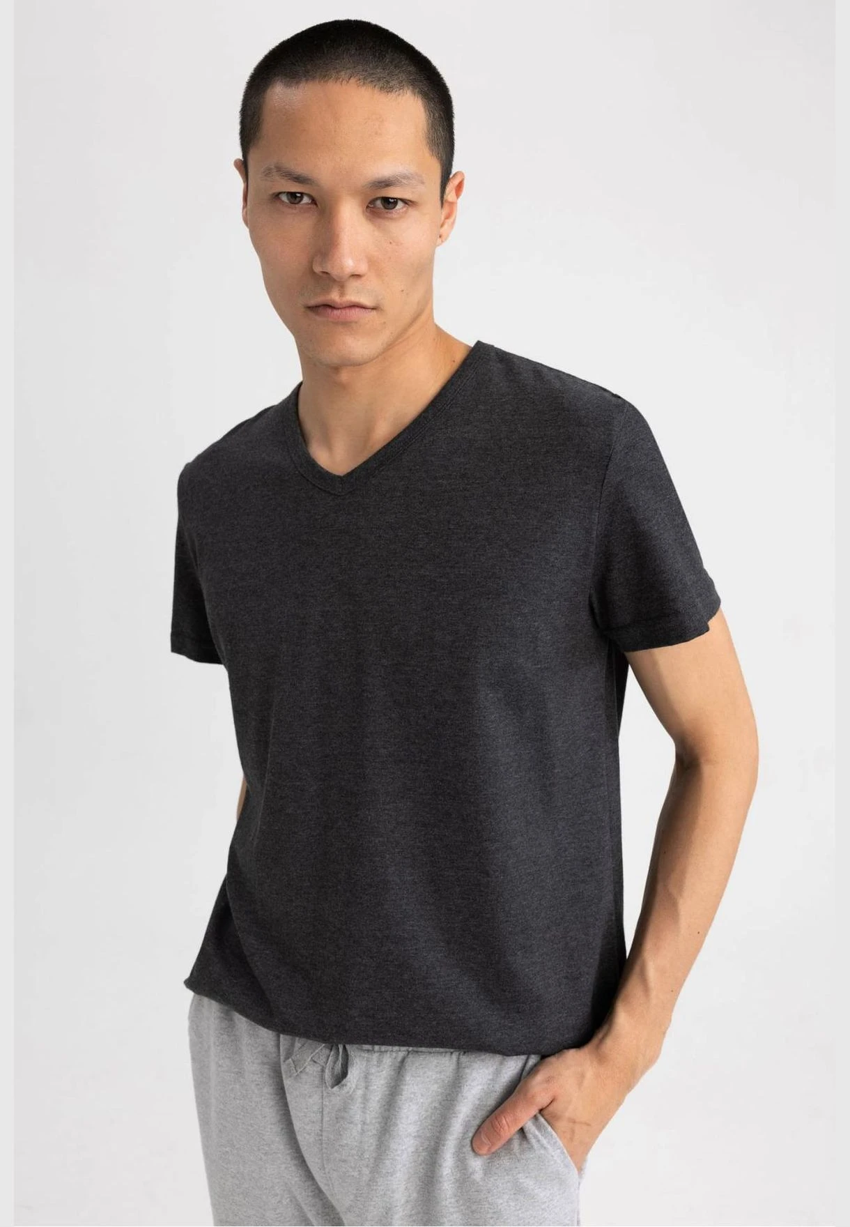 DeFacto Slim Fit V Neck Short Sleeve T-Shirt 6 DeFacto Slim Fit V Neck Short Sleeve T-Shirt - Image 4