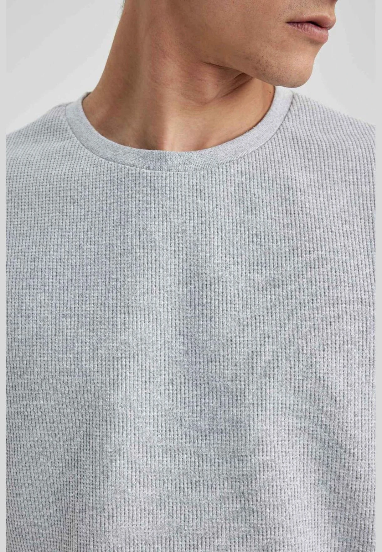 DeFacto 2 Pack Man Crew Neck Short Sleeve Homewear Knitted Sets 6 DeFacto 2 Pack Man Crew Neck Short Sleeve Homewear Knitted Sets - Image 4