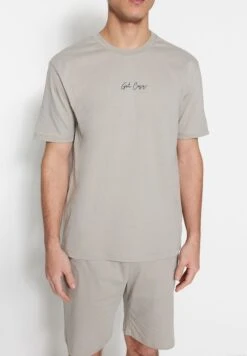 Trendyol Essential Crew Neck T-Shirt Pajamas Set -Sport Apparel Shop 4 zoom desktop 673