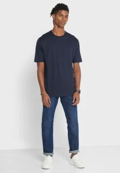 Pocket Crew Neck T-Shirt -Sport Apparel Shop 4 zoom desktop 750