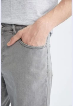 DeFacto Slim Fit Denim Shorts 15 DeFacto Slim Fit Denim Shorts -Sport Apparel Shop 5 zoom desktop 147