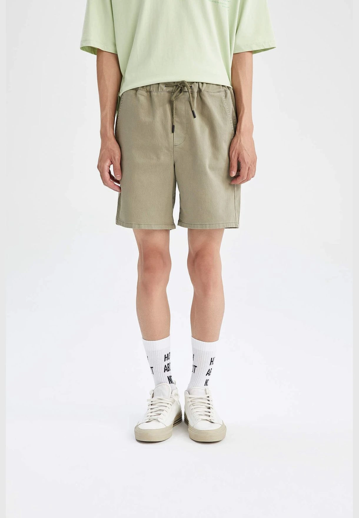 DeFacto Man Regular Fit Woven Bottom Woven Bermuda 7 DeFacto Man Regular Fit Woven Bottom Woven Bermuda - Image 5