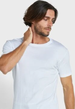 Marks & Spencer 3 Pack Crew Neck T-Shirt -Sport Apparel Shop 6 zoom desktop 130