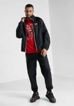 Nike Club Woven Tracksuit -Sport Apparel Shop 6 zoom desktop 183