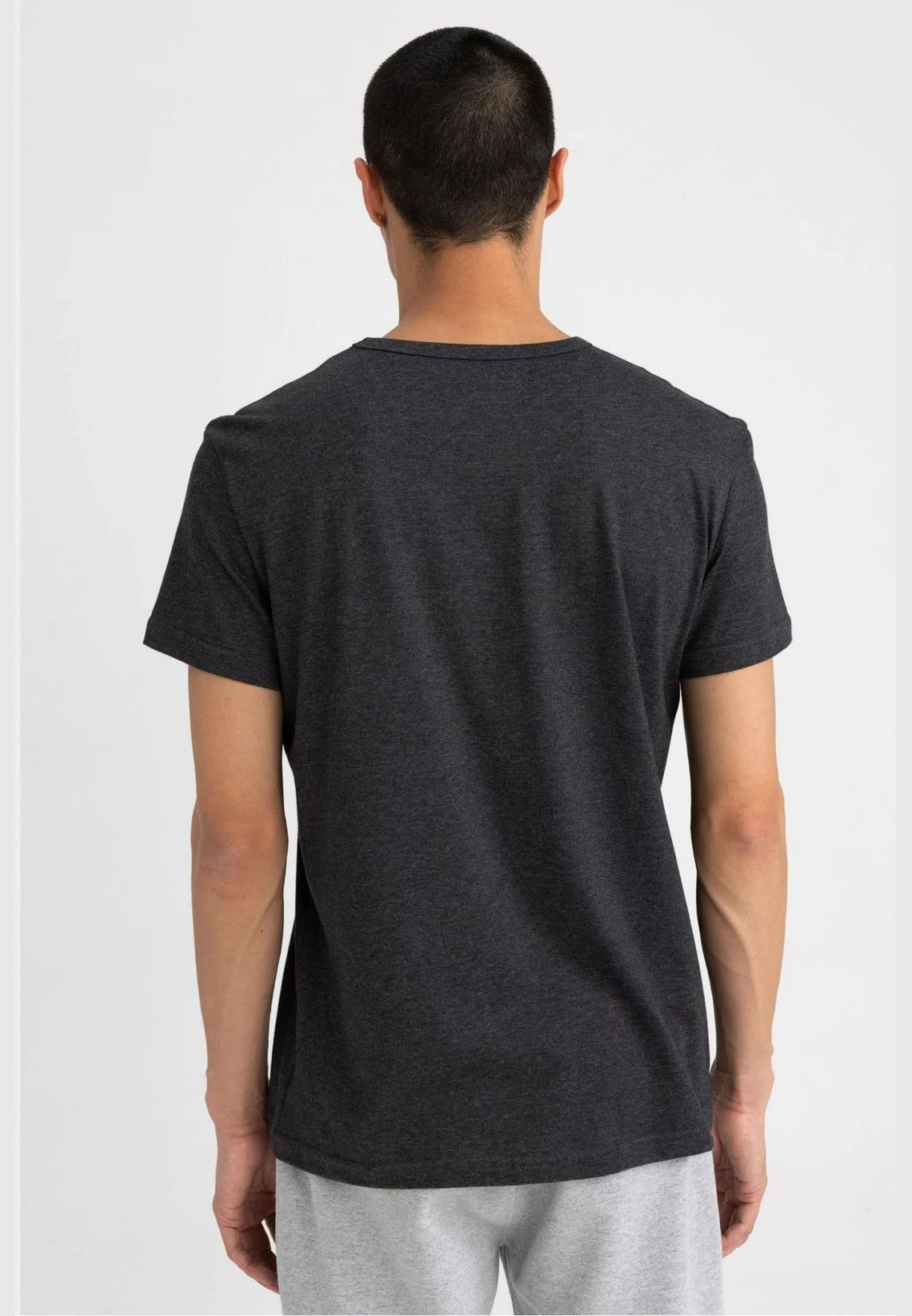 DeFacto Slim Fit V Neck Short Sleeve T-Shirt 8 DeFacto Slim Fit V Neck Short Sleeve T-Shirt - Image 6