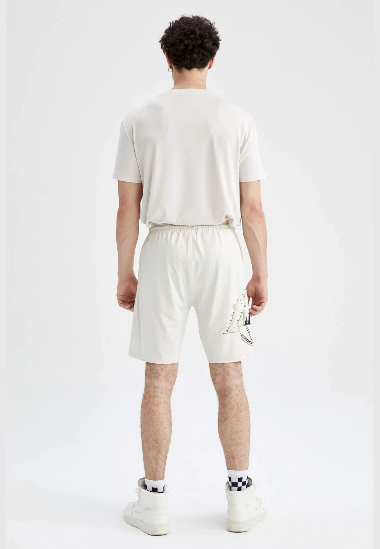 DeFacto Man NBA Los Angeles Lakers Licenced Knitted Knitted Short 8 DeFacto Man NBA Los Angeles Lakers Licenced Knitted Knitted Short - Image 6