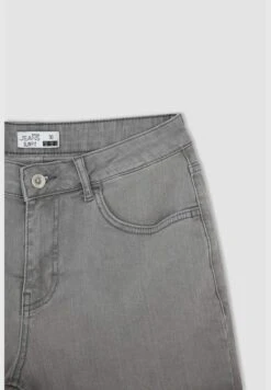 DeFacto Slim Fit Denim Shorts 18 DeFacto Slim Fit Denim Shorts -Sport Apparel Shop 8 zoom desktop 23