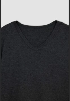 DeFacto Slim Fit V Neck Short Sleeve T-Shirt 18 DeFacto Slim Fit V Neck Short Sleeve T-Shirt -Sport Apparel Shop 8 zoom desktop 98